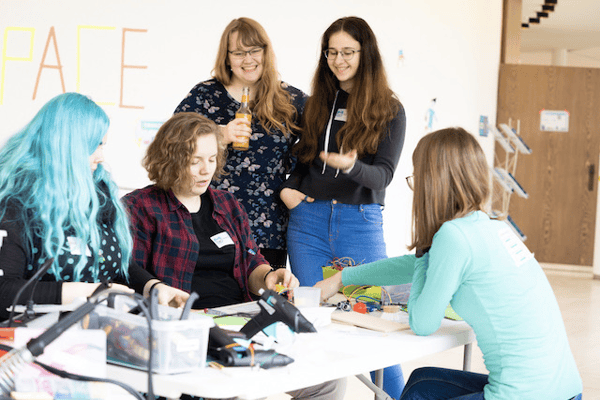 Project work in Makerspace (source: CC-BY 4.0 Jugend hackt, image: Karoline Kaczmarczyk)